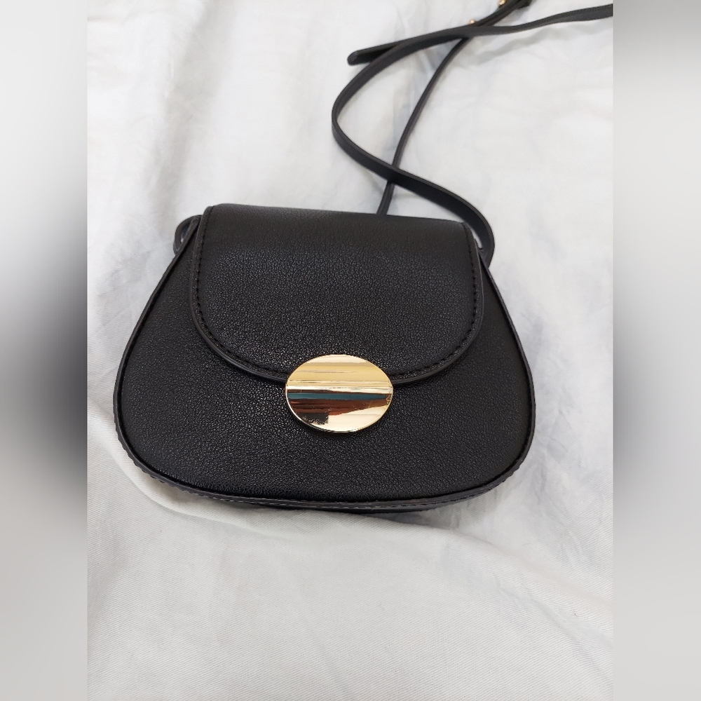MANGO (MNG) Small Black with Gold Clasp.